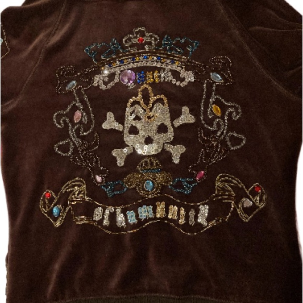 Brown YAG zip up with beaded designs! Ask any questions!💕